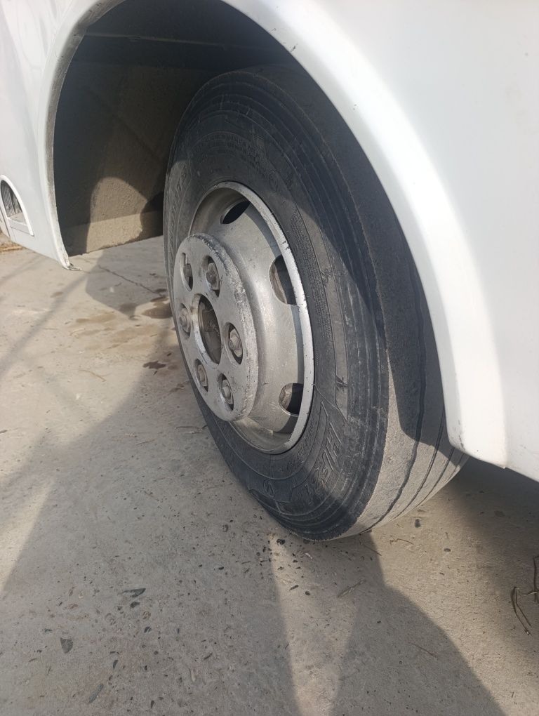 Isuzu np 21 2009