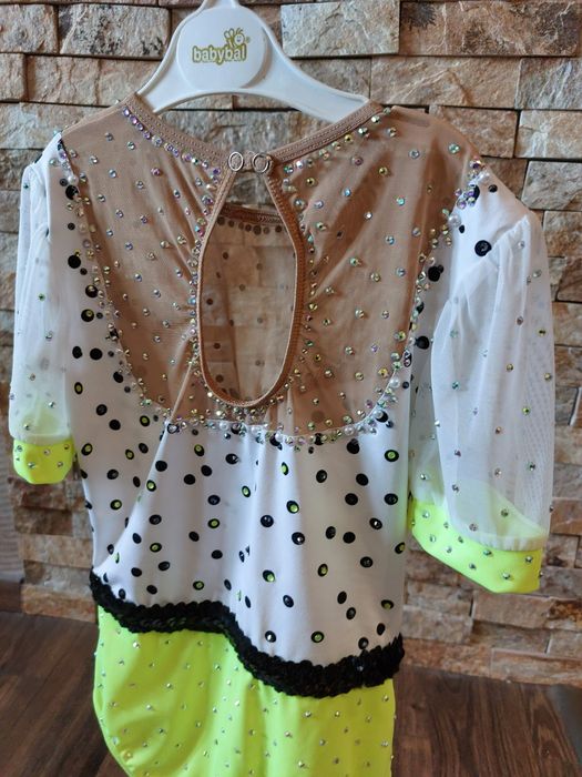 Две трика за художествена гимнастика