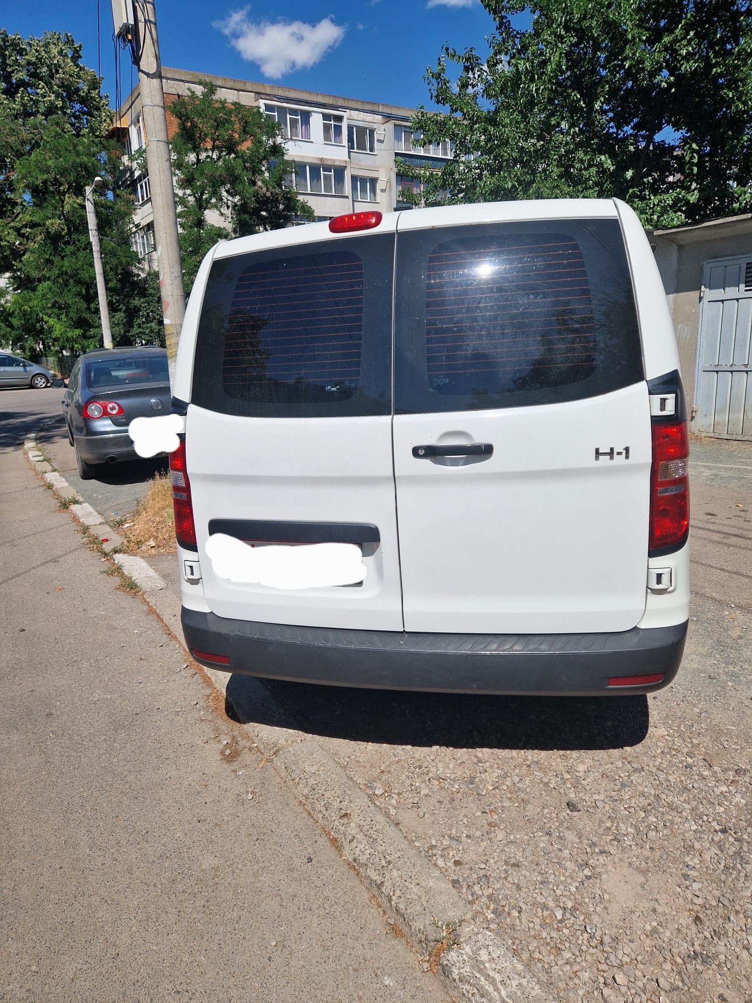 Hyundai H-1 – 6 locuri + spațiu marfă