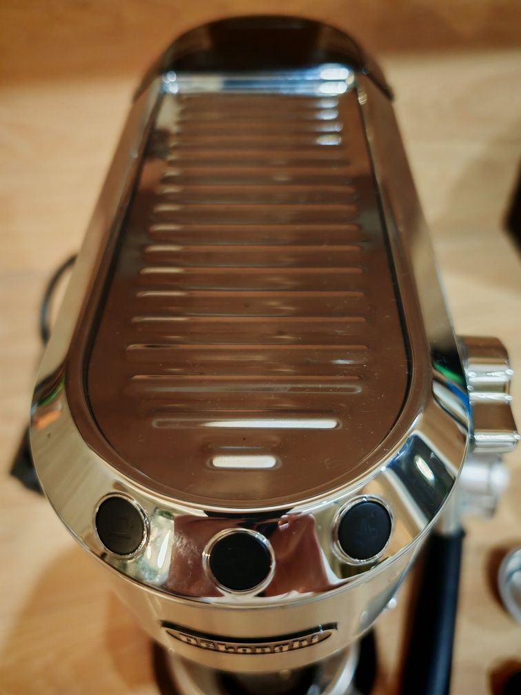 Espressor manual DELONGHI Dedica Style EC685