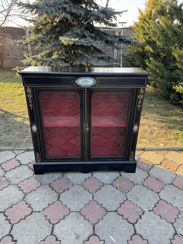 Comoda/vitrina stil napoleon III cu detalii din bronz si portelan