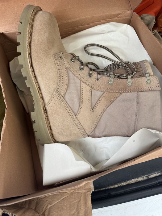 Bocanci armata noi cu eticheta