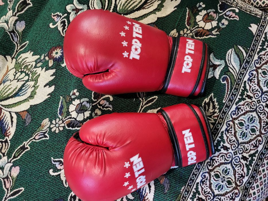 Перчатки боксера