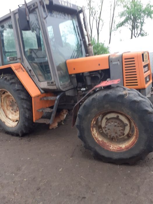 Vând Tractor Renault