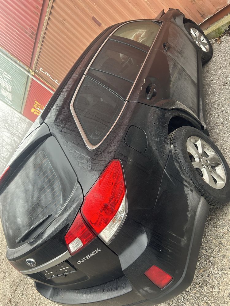 Subaru Outback 2.5  на части