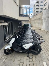 Inchiriez scuter / scooter electric delivery Bolt Food , Tazz , Glovo