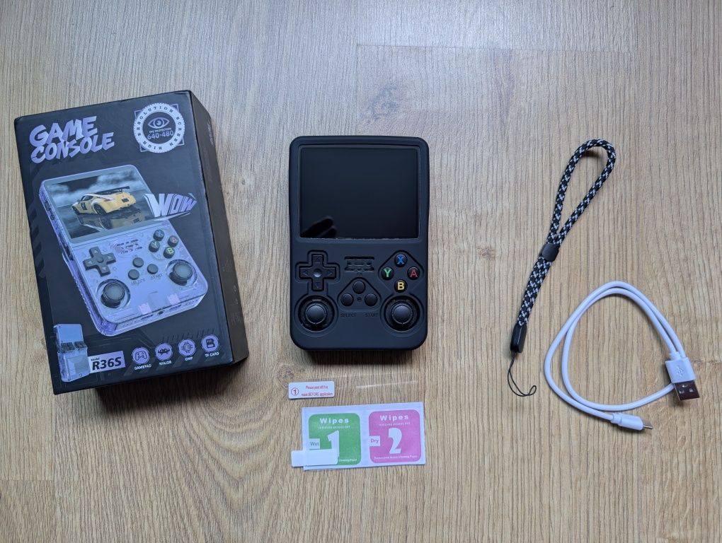 Consola Retro R36S + Accesorii
