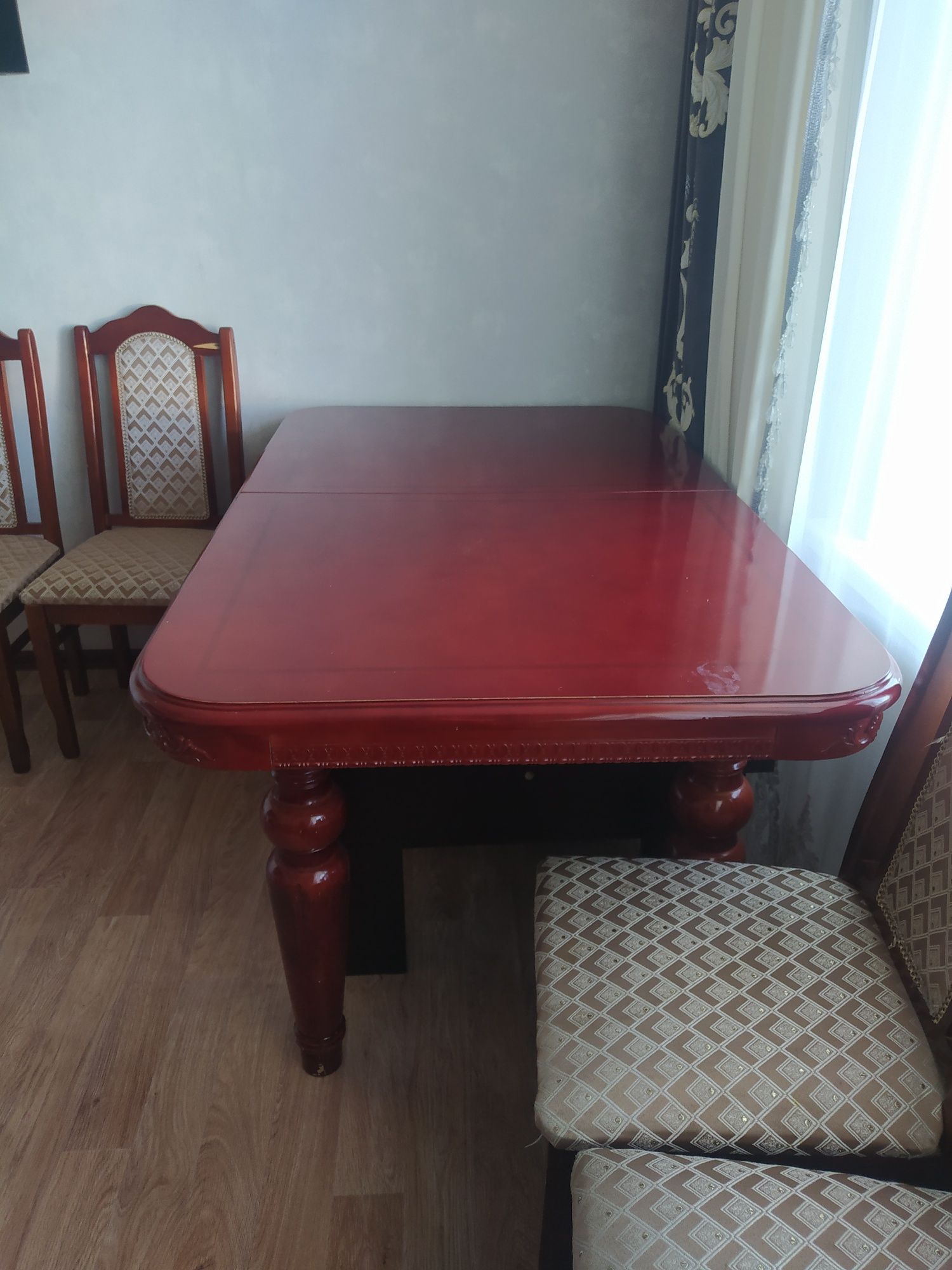 Продам стол и стулья
