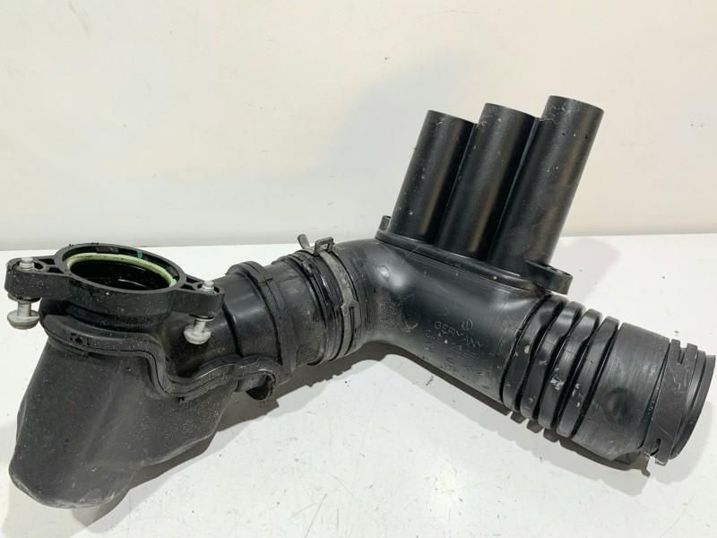 Furtun admisie aer Volkswagen Golf 7 (2012-2017) 1.2 tsi; 1.4 tsi CYVB; CJZ 04E129651C