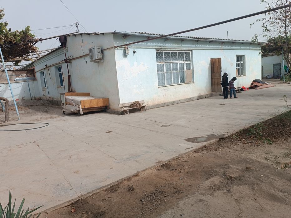 Hovli sotiladi 6 sotih