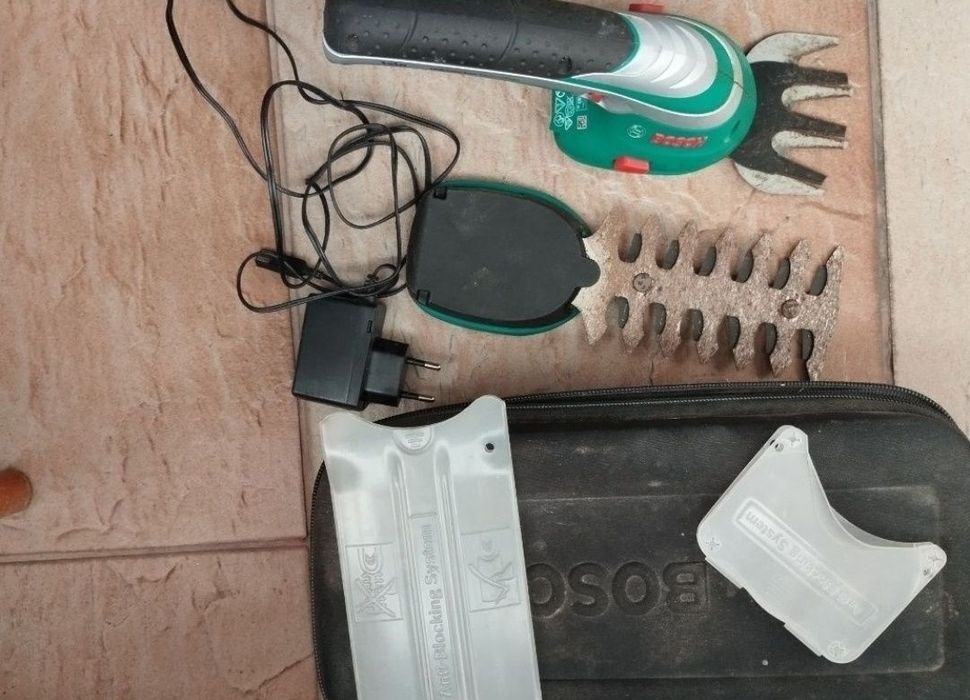 Produs in stare buna de funcționare este folosit 

Compact si usor: fo