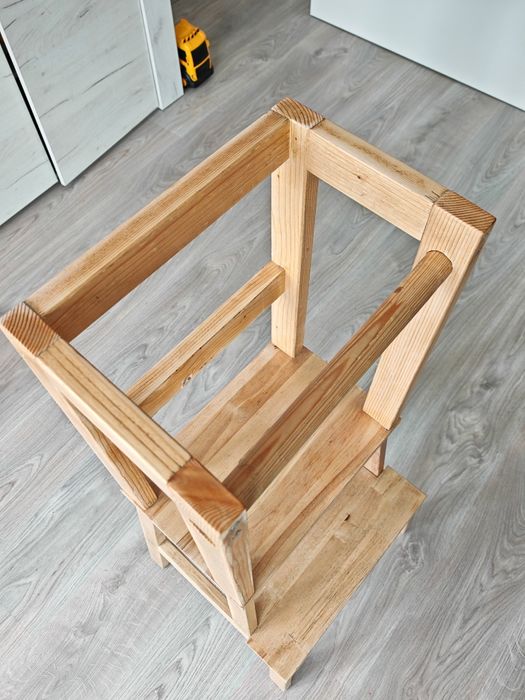 Дървена Кула Монтесори