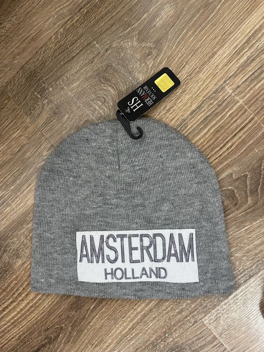 Caciula bradut.      Nou   Cu eticheta