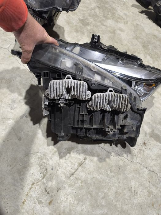 Far faruri stânga dreapta xenon BMW seria 3 f30 f31  cu defecte