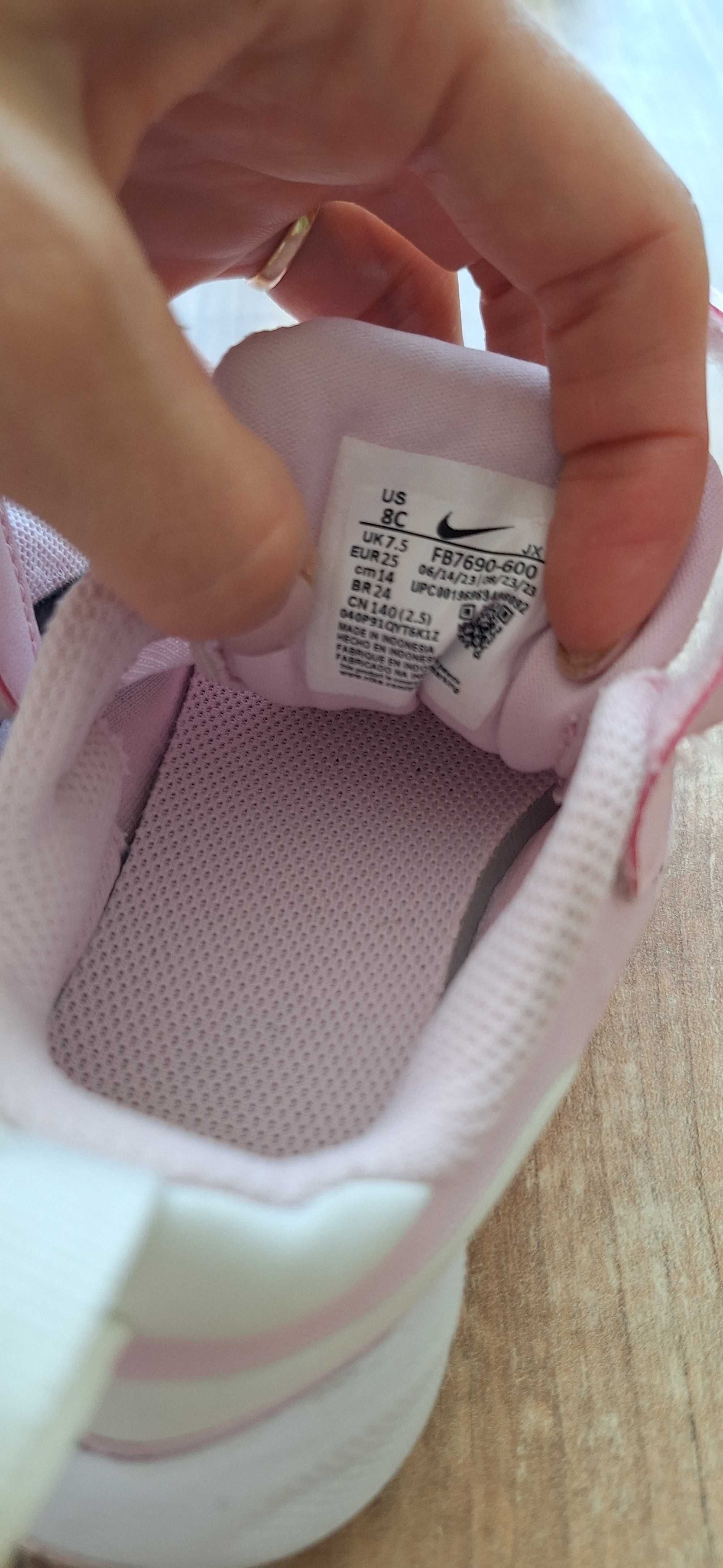 Детски маратонки за момиче Nike revolution 7. Като нови. 25 номер.