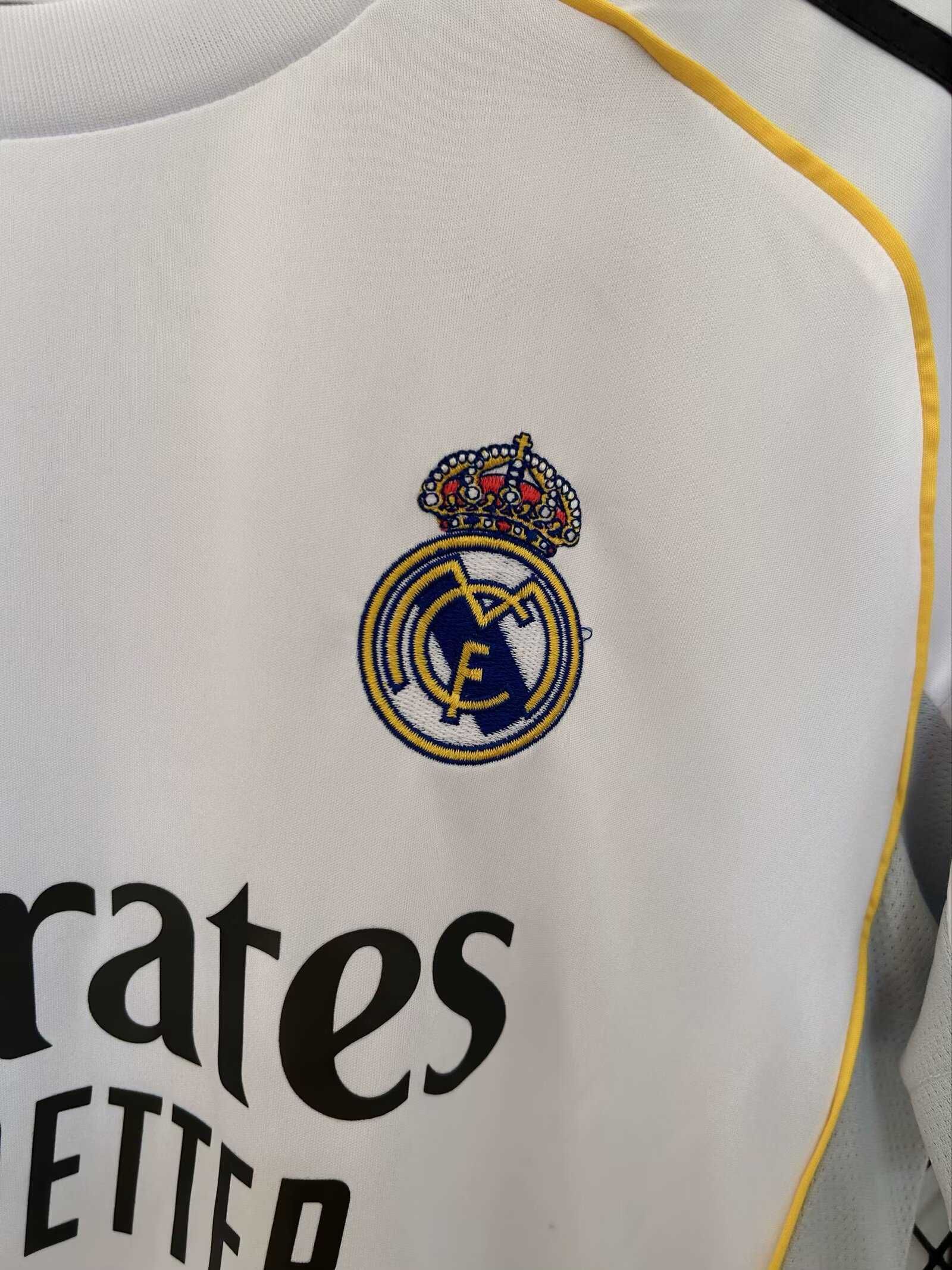 Тениска на Real Madrid CF за сезон 25/26 в отлично състояние!