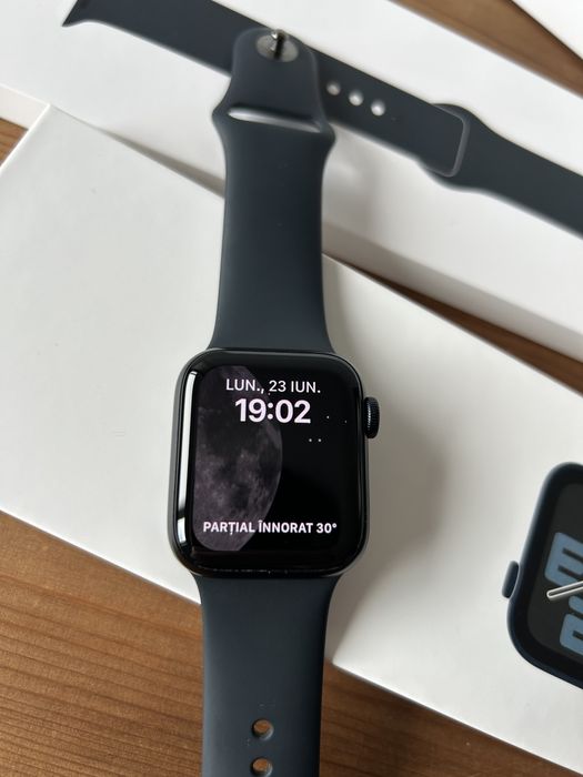 Apple Watch SE 2 (2022) – 40 mm, aluminiu, stare impecabilă