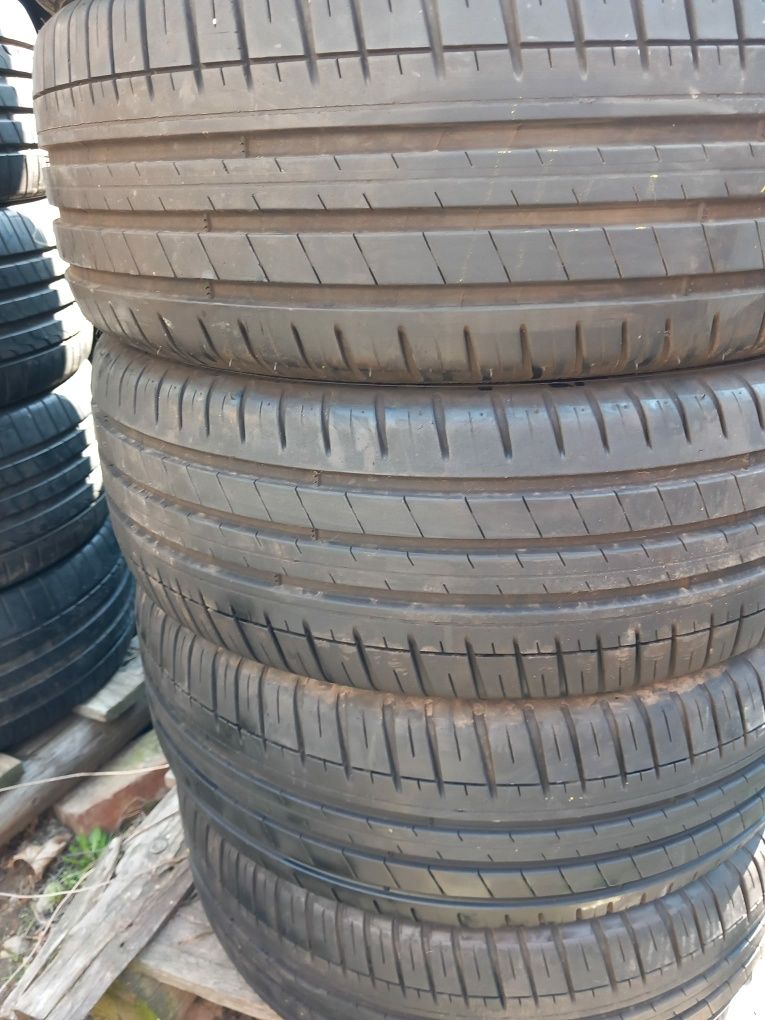 4 anvelope 215/45r18 vară marca Michelin preț 220 lei bucata