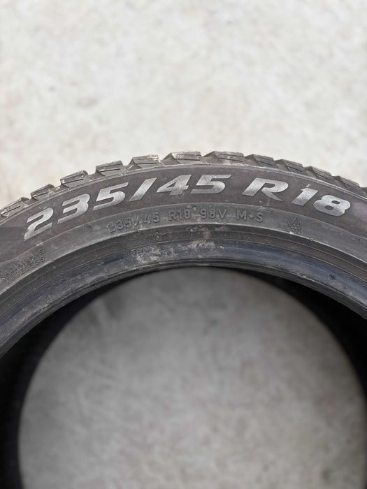 Pirelli 235/45R18- Stare foarte buna, livrare rapida, garantie!