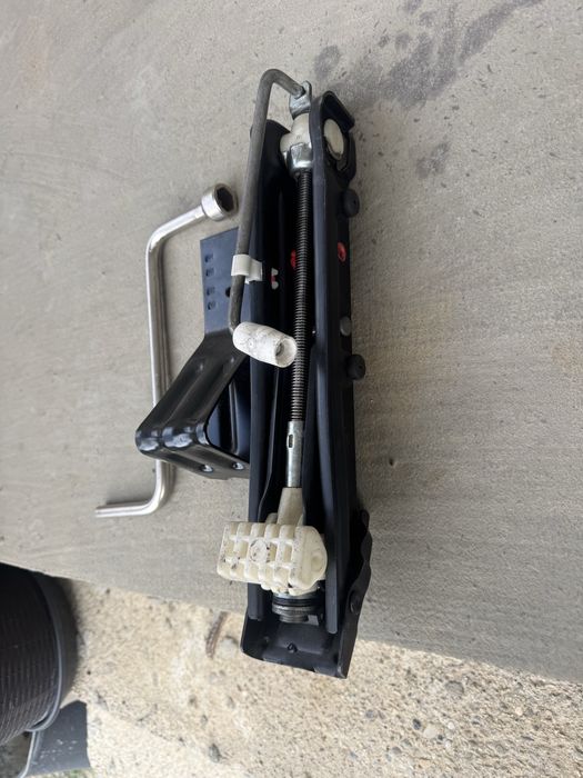 Cric cheie roti cala roata