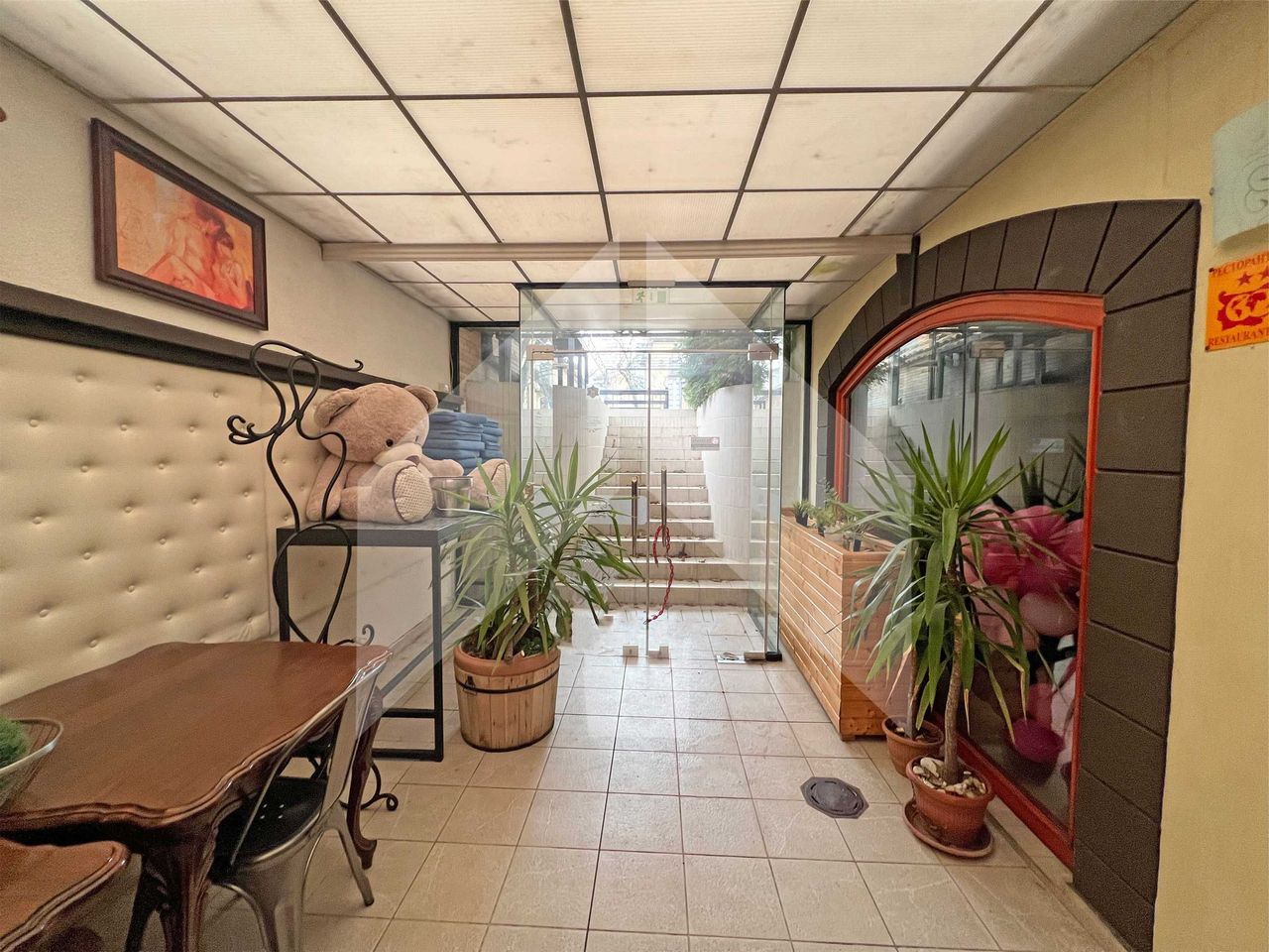 Дава се под наем Заведение в Шумен, Център - 150 кв.м за 1529.49 € - Снимка #4