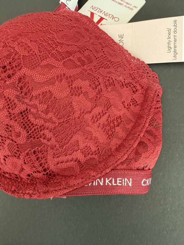 Качествен дантелен сутиен Calvin Klein /70B, 70C, 80B/