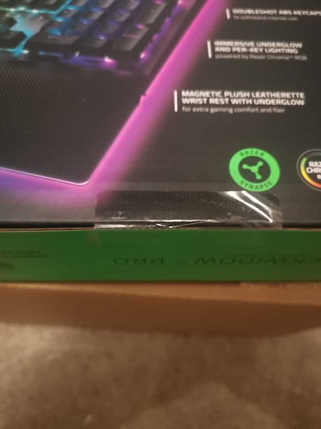 Клавиатура Razer BlackWidow V4 Pro - Green Switch - UK - Black