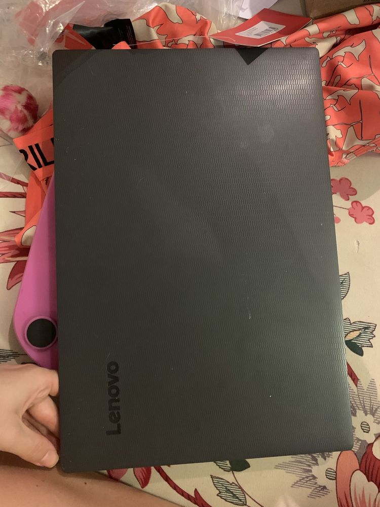 лаптоп lenovo с механичен дефект