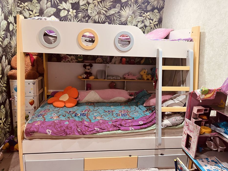 Двухярусная кровать