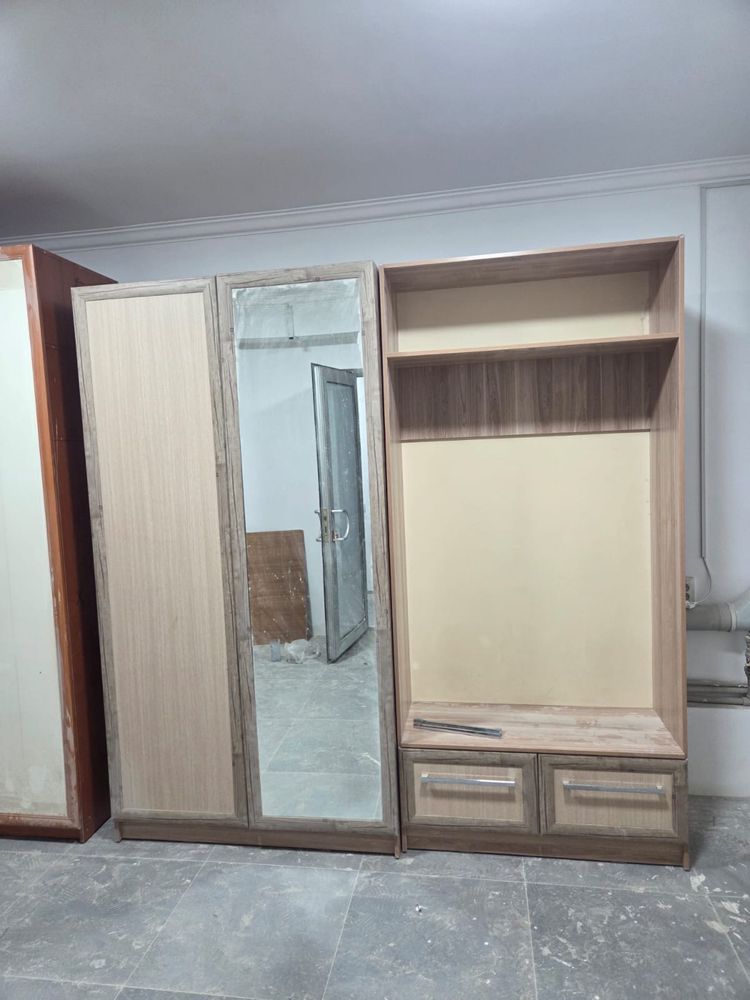 Продается шкаф в прихожую
