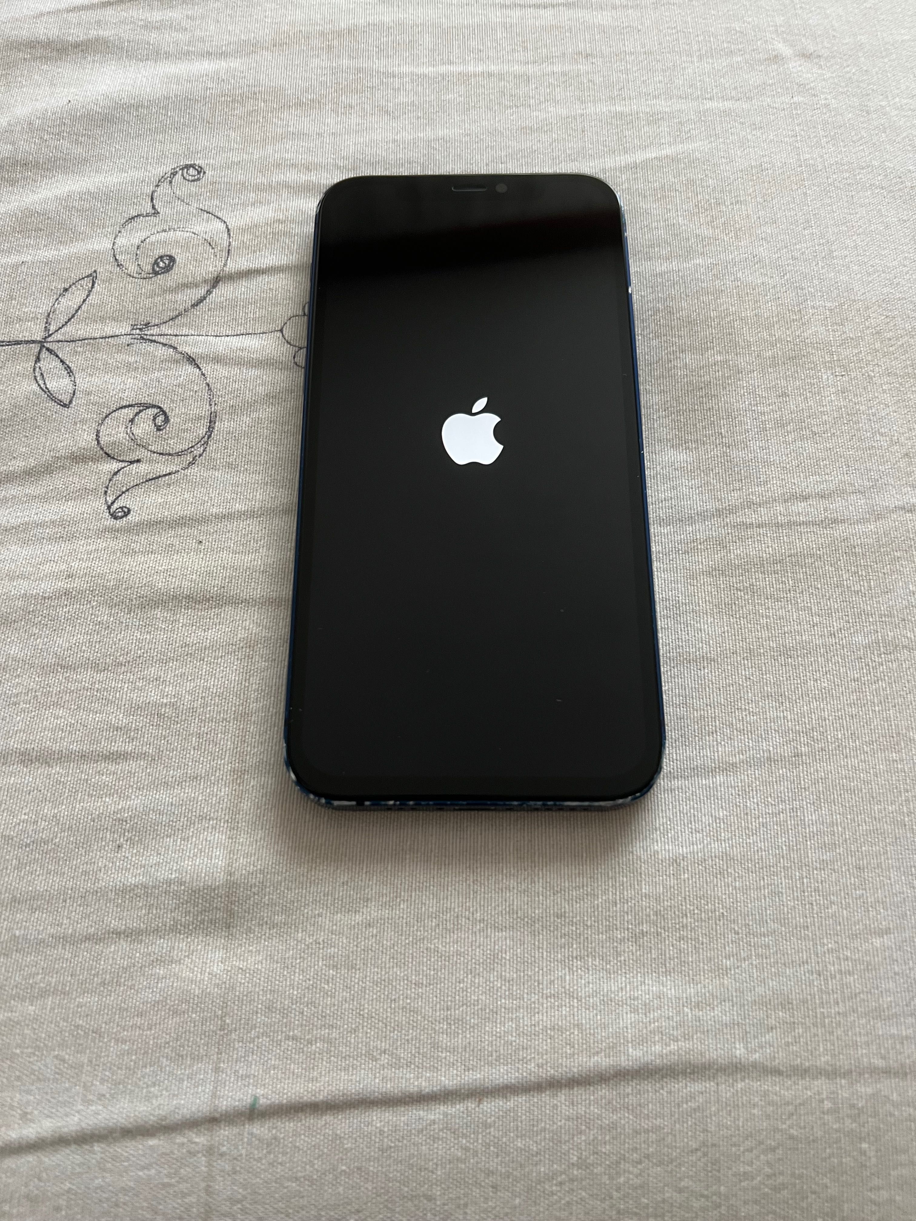 Apple IPhone 12- 64GB,Blue,зарядно,не е заключен