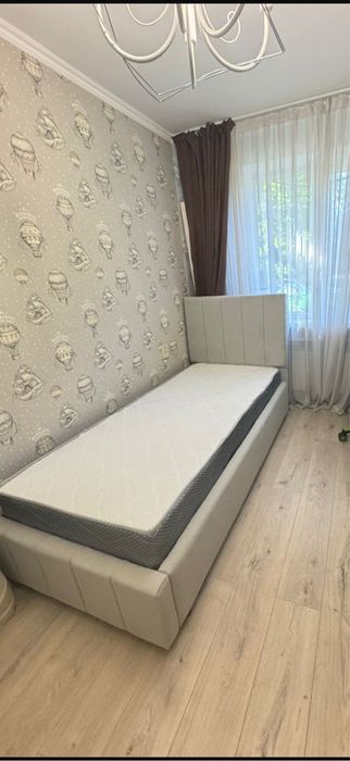 Кровать односпальная и топпер в подарок.