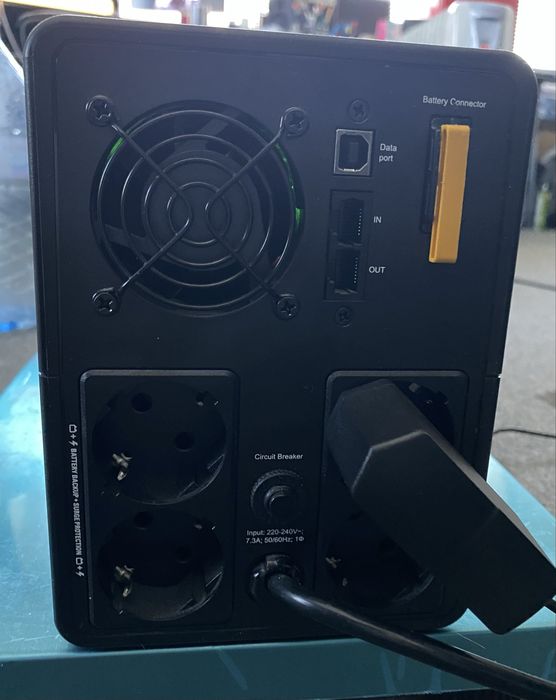 UPS APC BX1600MI-GR, 1600VA, 230V, AVR, 4 prize Schuko, baterii noi