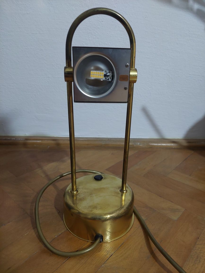 Lampa vintage anii 1970 din alama cu aspect patinat