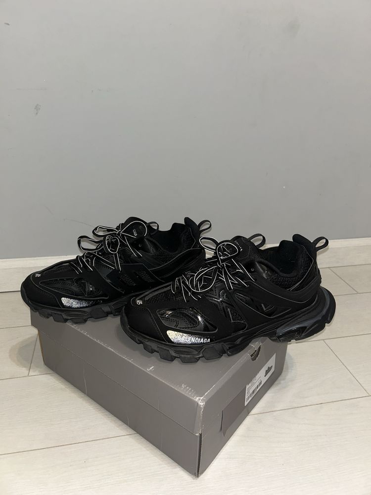 balenciaga track