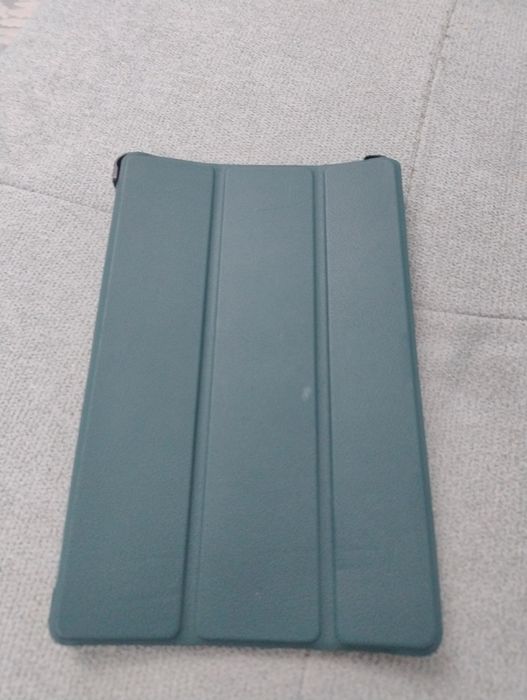 Vând tableta Lenovo M9 in stare impecabila+husa