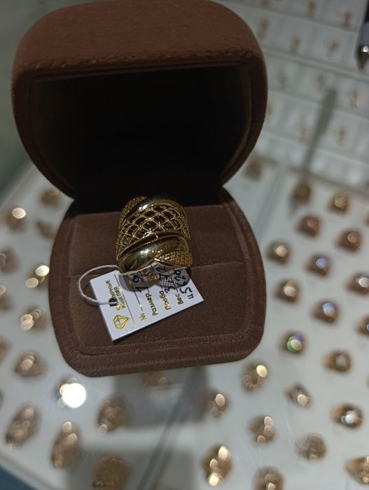 Золотое кольцо, цвет жёлтый, Проба 585, вес  4,01 Гр. размер 21