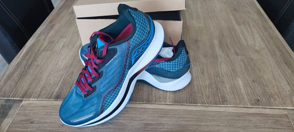 нови SAUCONY endorphin shift 2 стелка :29см..