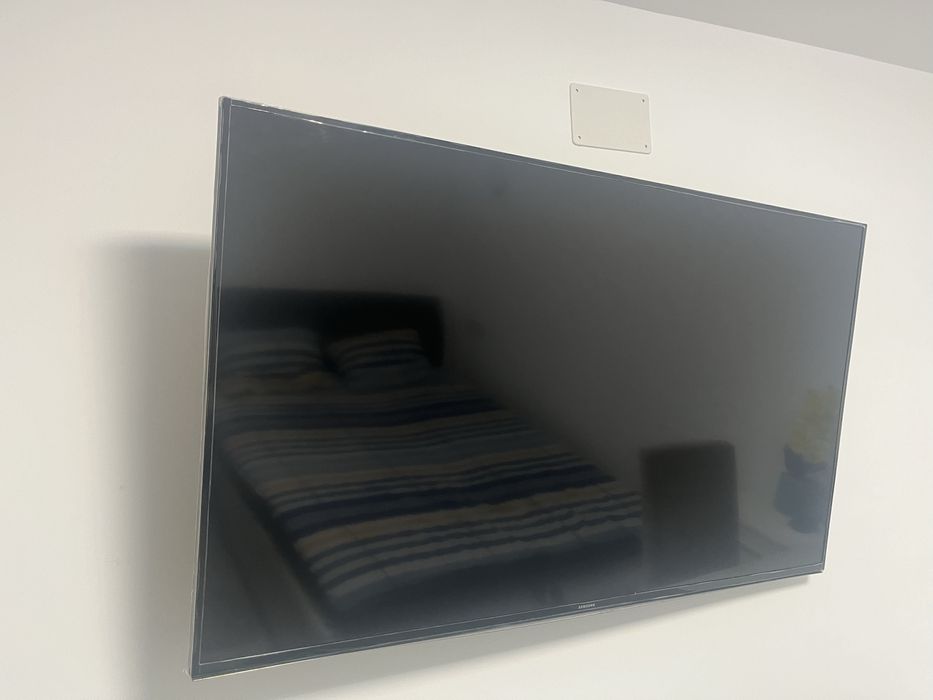Vând Smart Tv Samsung, diagonala 136