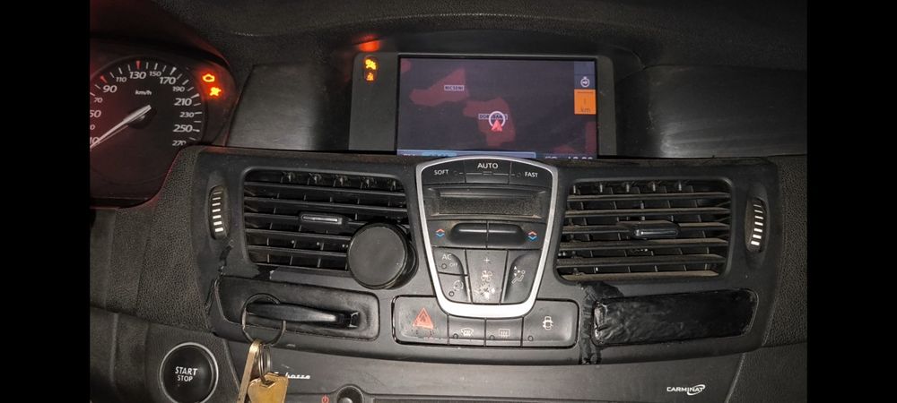 Vând navigatie carminat TomTom laguna 3 cu ultimele hărți pe România