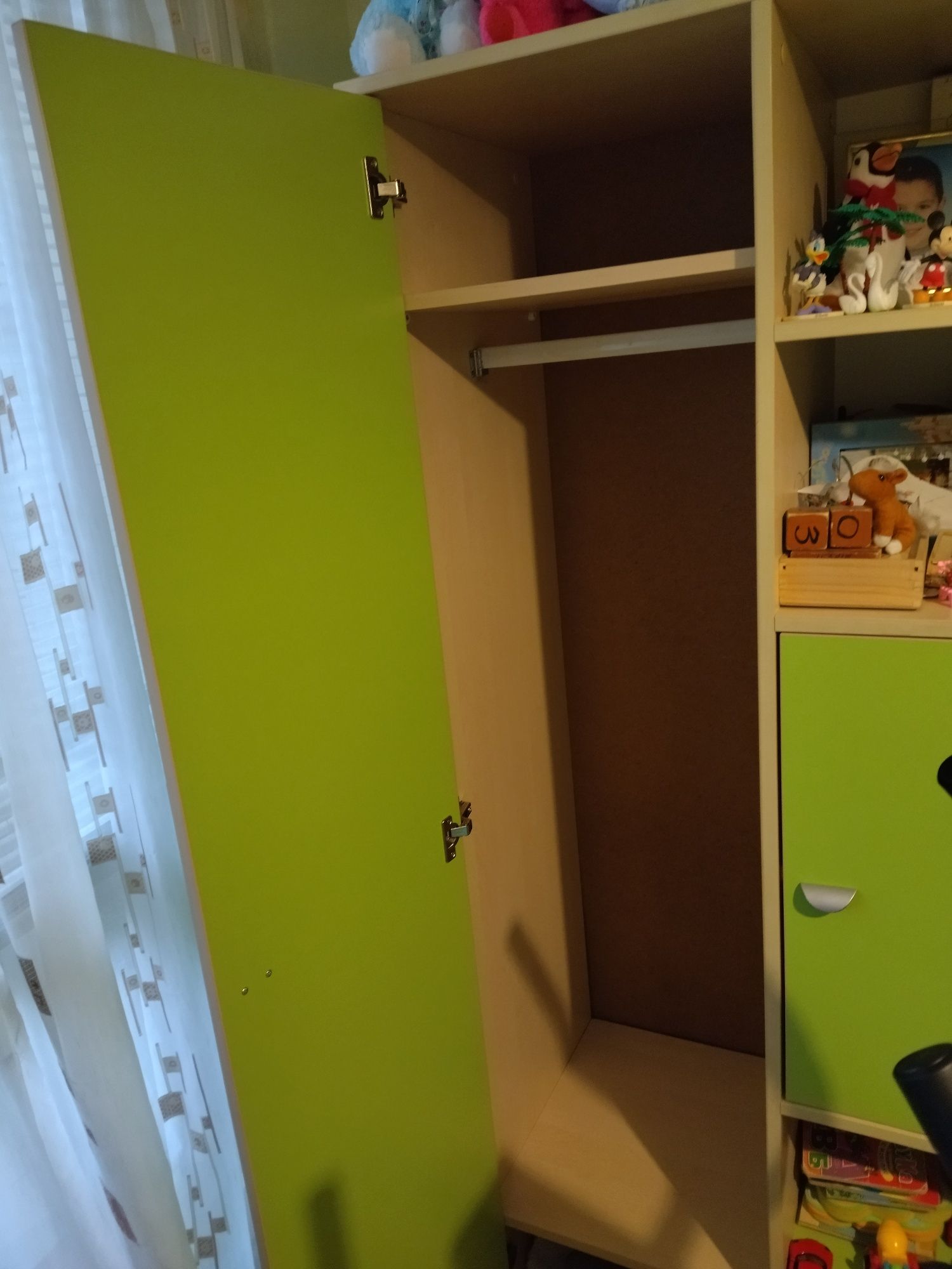 Легло, гардероб и скрин за детска стая