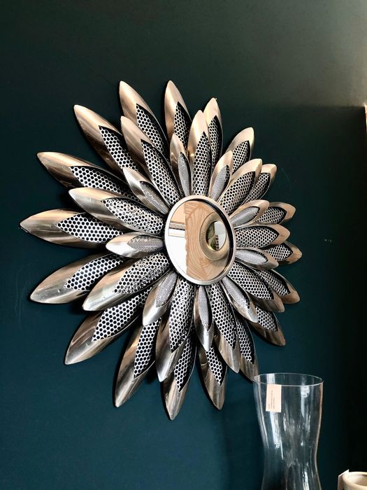 Метално стенно огледало в сребро