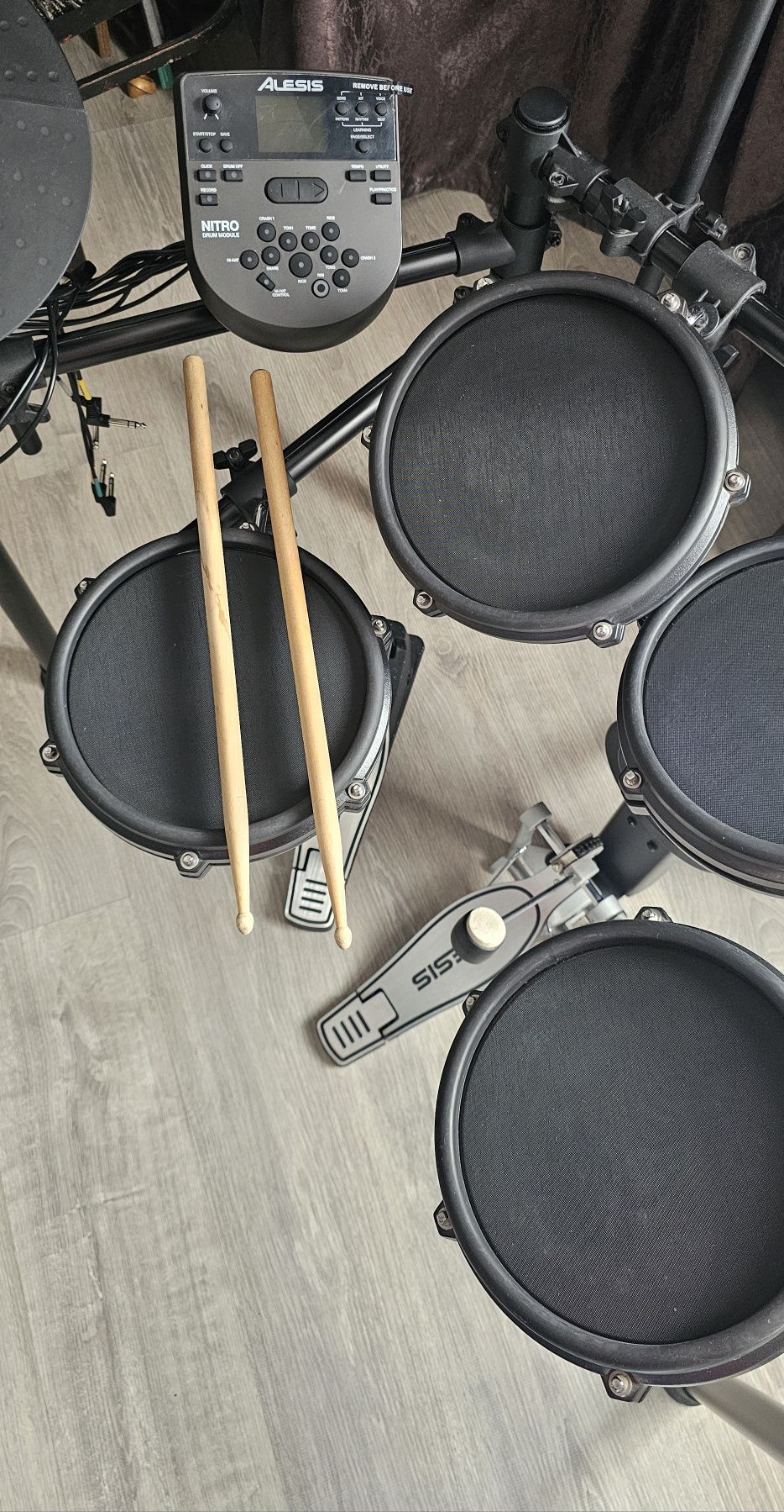 Барабанная установка Alesis