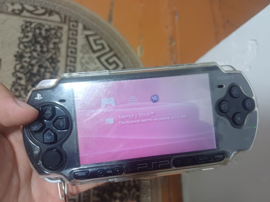 Продам Psp 2000 прошитая
