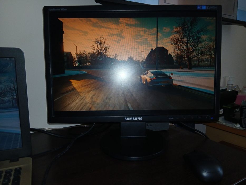 Vând două Monitoare  (Samsung și Hyundai)