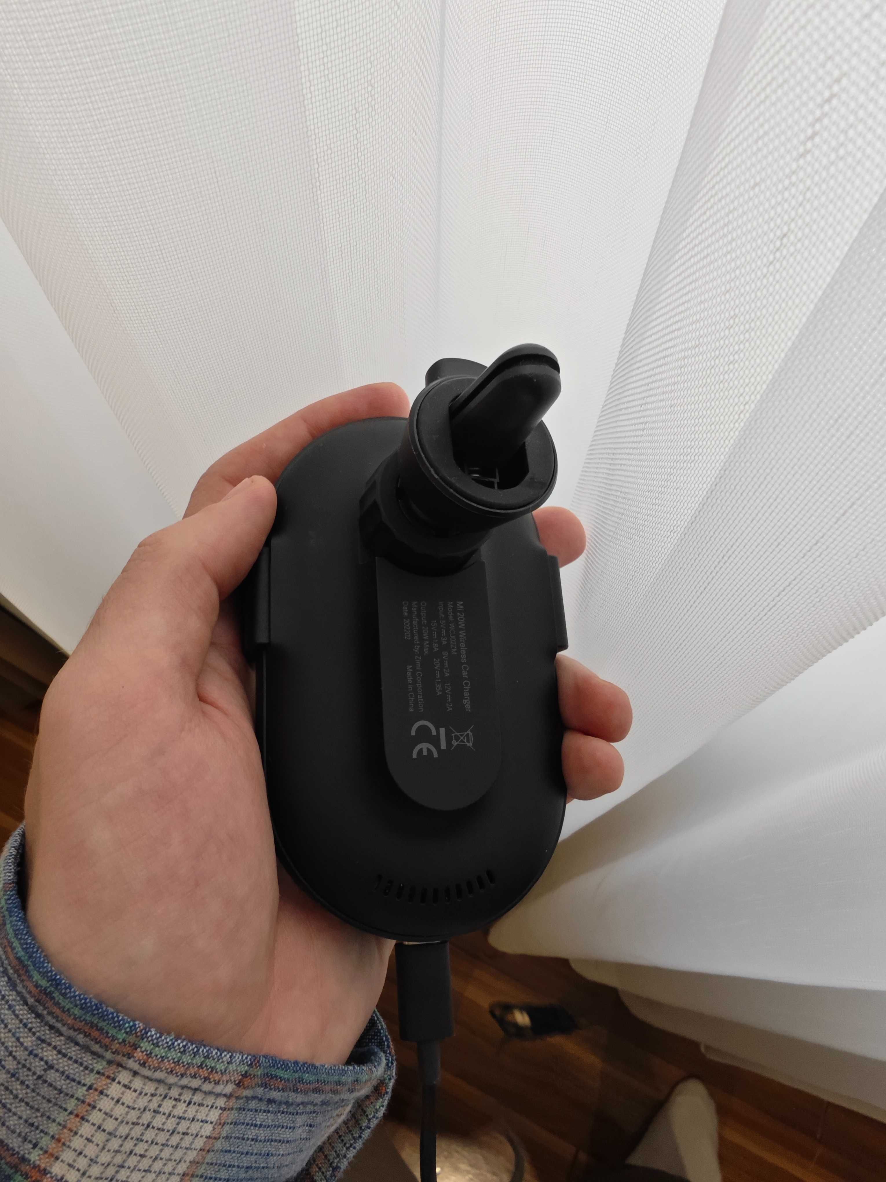 Продам зарядку для телефона Mi 20W Wireless Car Charger