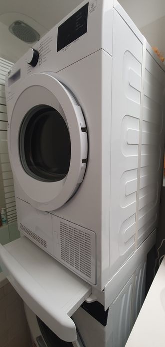 Vand uscator marca Beko + suport de fixare pe masina de spalat
