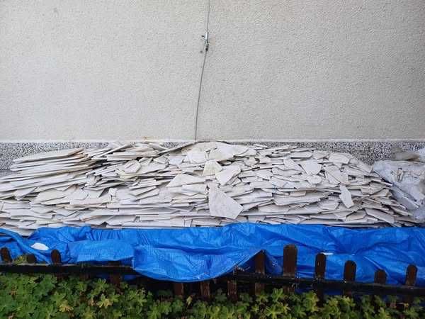 Мрамор на плочи и изрезки 300 лв за цялото количество.