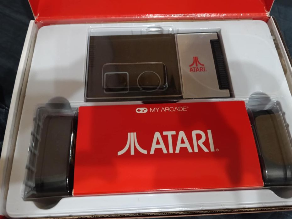 Sistem retro cu 200 jocuri video ATARI
