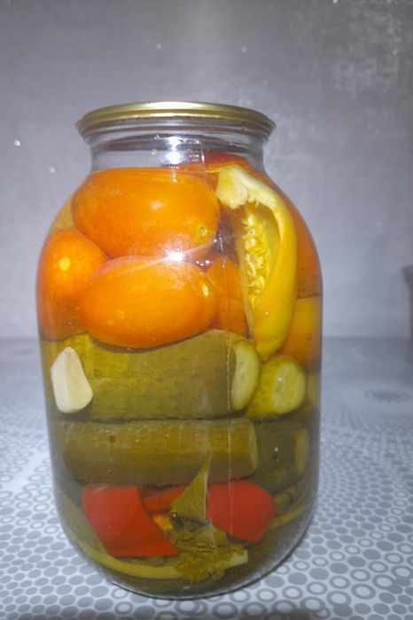 Продам солёные огурцы-  ассорти.домашние .